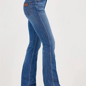 NWT! Women's Wrangler Retro Bailey High Rise Boot Cut 32x30
Leather Tag